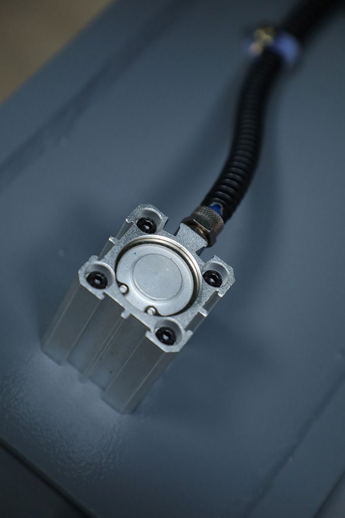 Elevador Hidráulico Pantográfico Para Embutir 3.5T SATA - Image 3